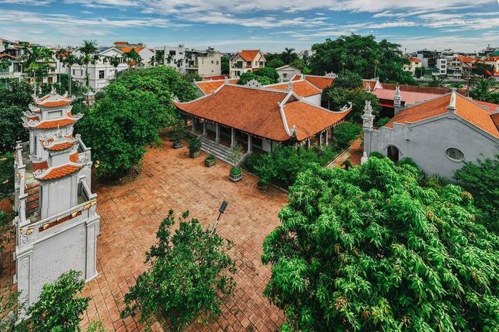 Chùa Bắc Biên nằm cạnh đình Phúc Xá, tạo thành cụm văn hóa tâm linh lâu đời của cư dân ven sông Hồng. Ảnh: Phạm Tuấn Anh - TTXVN