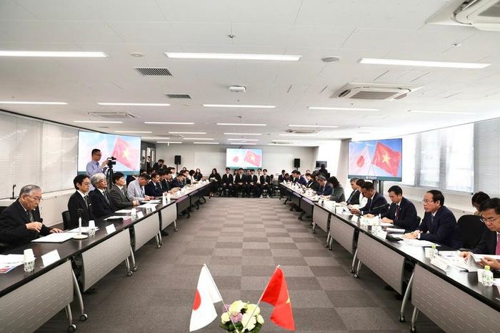 Phó Thủ tướng Lê Tiến Châu và đoàn công tác của Chính phủ làm việc với Đại học Công nghệ Shibaura - Ảnh: VGP/Thu Sa