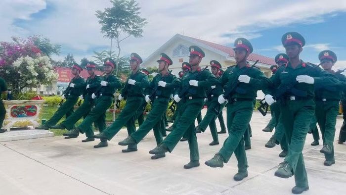 Vững bước điều lệnh đội ngũ hơn mỗi ngày.