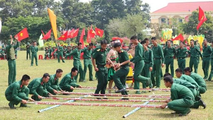 Hòa mình cùng điệu múa sạp trong hội thi dân vũ.