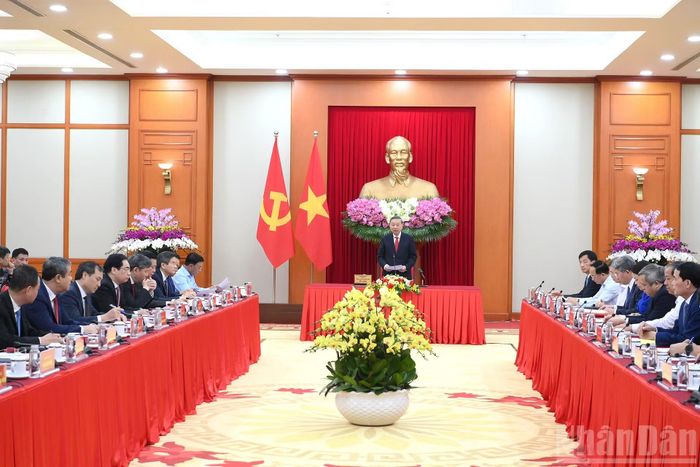 Quang cảnh cuộc làm việc tại Trụ sở Trung ương Đảng.