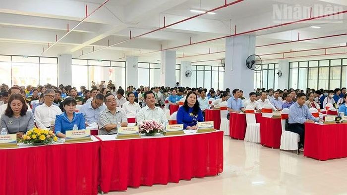 Đại biểu tham dự.