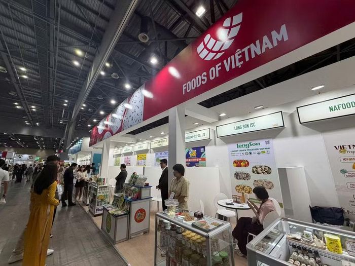 Góc trưng bày, giới thiệu sản phẩm của các doanh nghiệp Việt Nam tại Hội chợ.