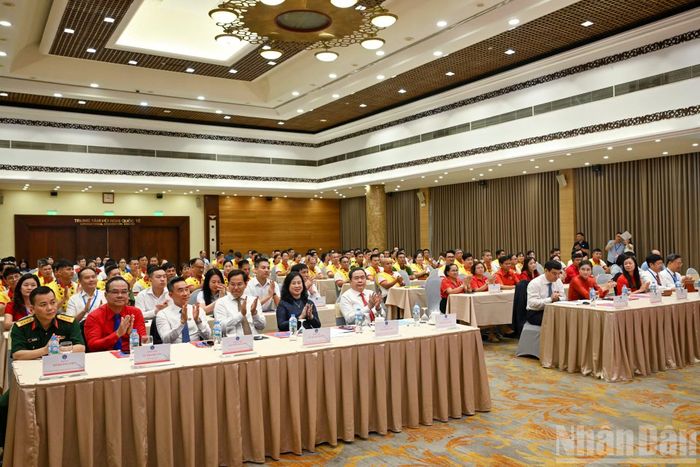 Chủ tịch Quốc hội Trần Thanh Mẫn và các đại biểu dự buổi lễ. (Ảnh: DUY LINH)