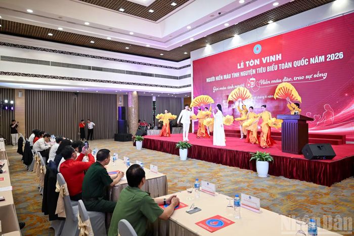 Quang cảnh Lễ Tôn vinh người hiến máu tình nguyện tiêu biểu toàn quốc năm 2026. (Ảnh: DUY LINH)