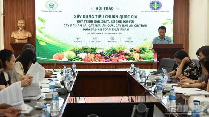 Hội thảo góp ý dự thảo Tiêu chuẩn quốc gia về quy trình sản xuất, sơ chế rau an toàn thực phẩm ngày 9/6.