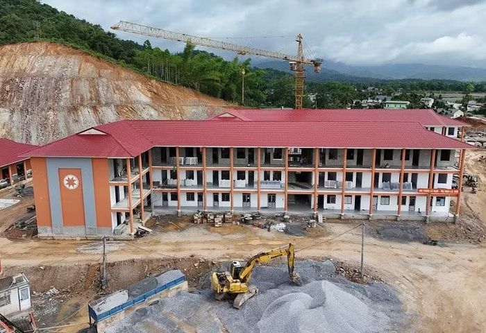 Hiện tại, 15/15 hạng mục thuộc dự án Trường nội trú liên cấp Thanh Nưa có tiến độ đạt hơn 80%.