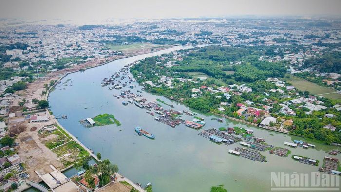 Ngành chức năng thành phố Đồng Nai đang tiến hành tổng rà soát hiện trạng, hoàn thiện cơ sở pháp lý để xây dựng kế hoạch, phương án giải tỏa đối với khu vực nuôi cá lồng bè.