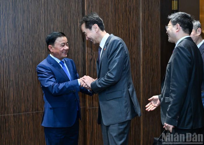 Thường trực Ban Bí thư Trần Cẩm Tú với các đại biểu tại cuộc tiếp. (Ảnh: DUY LINH)