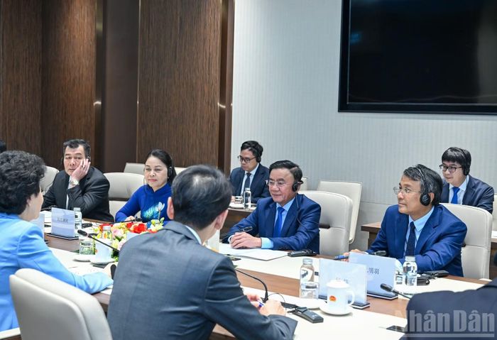Thường trực Ban Bí thư Trần Cẩm Tú và các đại biểu Việt Nam dự cuộc tiếp. (Ảnh: DUY LINH)