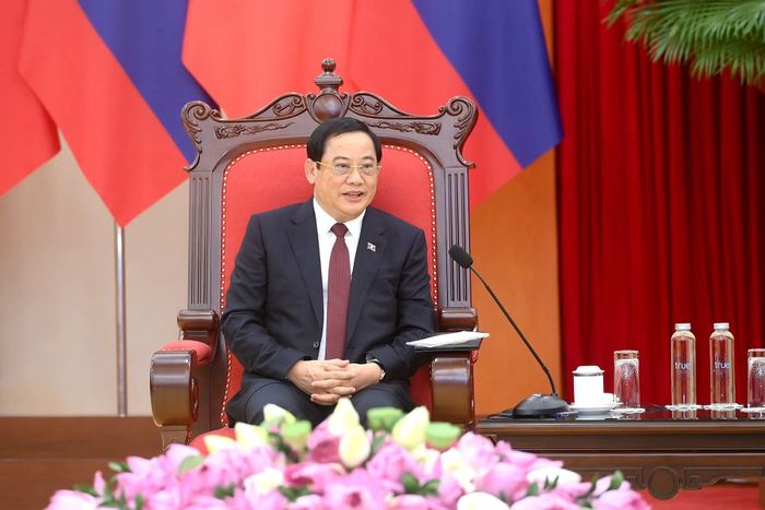 Thủ tướng Lào Sonexay Siphandone phát biểu.