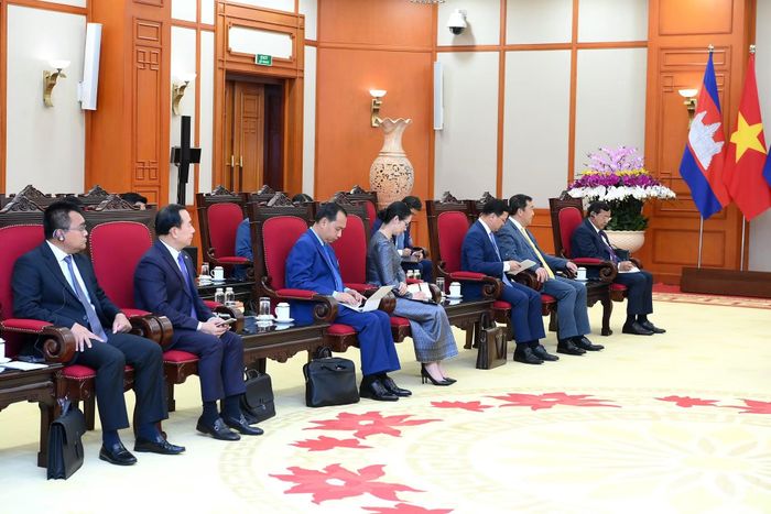 Các đại biểu Campuchia dự cuộc tiếp.