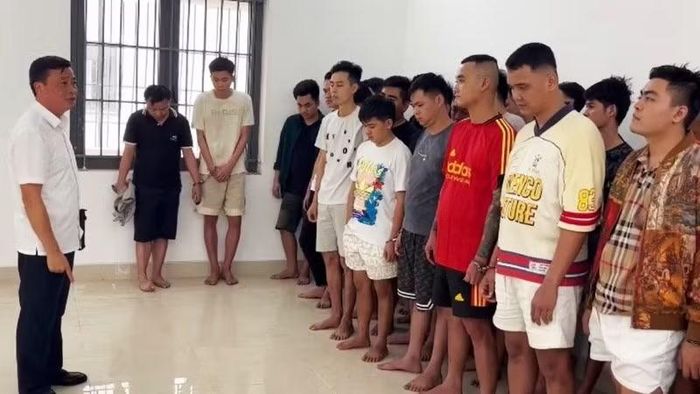 Đại tá Lê Văn Hóa, Phó Giám đốc Công an tỉnh Quảng Trị trực tiếp chỉ đạo công tác phá án tại Lào. (Ảnh: Công an Quảng Trị)