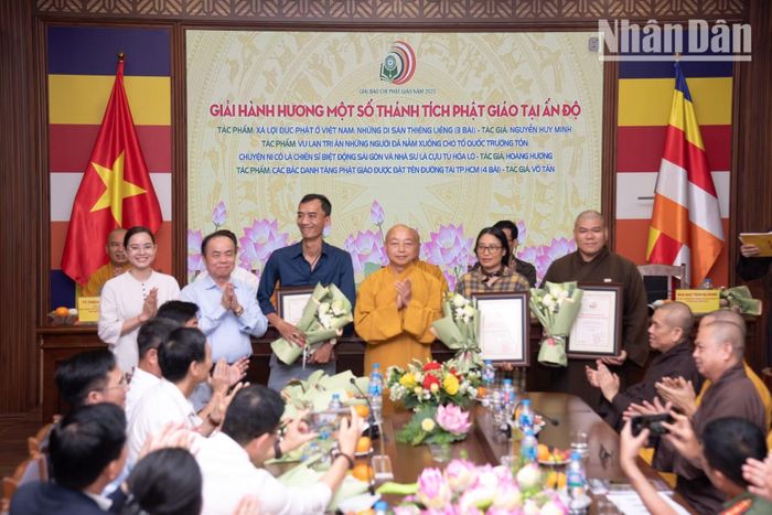 Ngoài ra, Ban tổ chức còn trao tặng 3 chuyến hành hương đến "đất Phật" Ấn Độ cho 3 tác giả: Nguyễn Huy Minh, Hoàng Hương, Võ Tấn. Nếu mùa giải năm 2024 tạo được sức lan tỏa, thì mùa giải năm nay cho thấy bước chuyển biến rõ nét trong chiều sâu thông tin. Qua các tác phẩm dự thi, báo chí không chỉ thể hiện vai trò thông tin mà còn cho thấy rằng báo chí viết về phật giáo đang từng bước hình thành diện mạo riêng và chuyên sâu hơn.