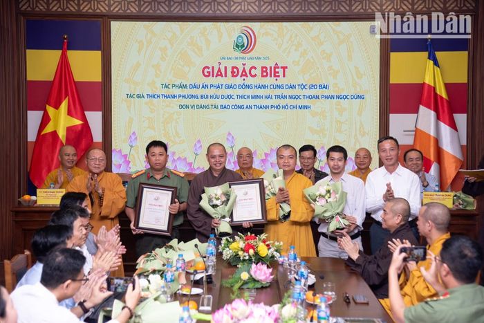  Giải Đặc biệt thuộc về loạt bài “Dấu ấn Phật giáo đồng hành cùng dân tộc” của nhóm tác giả Thích Thanh Phương, Bùi Hữu Dược, Thích Minh Hải, Trần Ngọc Thoan, Phan Ngọc Dũng đăng trên Báo Công an Thành phố Hồ Chí Minh. 