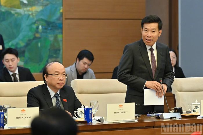 Thứ trưởng Ngoại giao Nguyễn Mạnh Cường phát biểu tại cuộc tiếp.