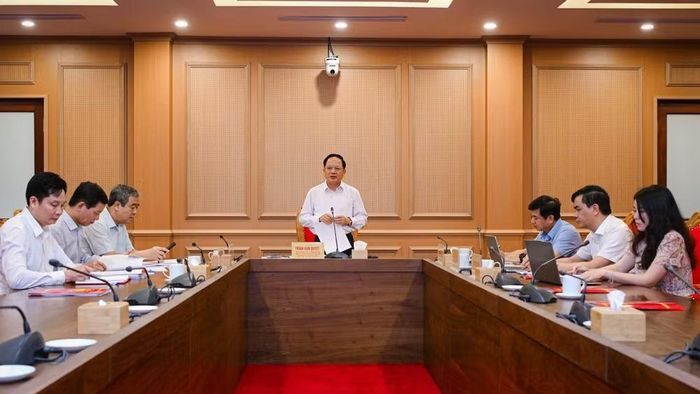 Đồng chí Trịnh Văn Quyết chủ trì hội nghị. (Ảnh: BẢO LONG)