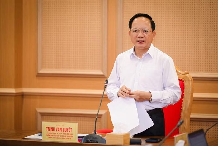 Đồng chí Trịnh Văn Quyết phát biểu chỉ đạo hội nghị. (Ảnh: BẢO LONG)