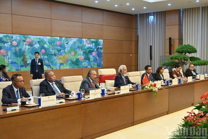 Thủ tướng Timor-Leste Kay Rala Xanana Gusmao cùng các đại biểu tháp tùng tại hội kiến.