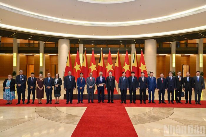 Chủ tịch Quốc hội Trần Thanh Mẫn và Thủ tướng Timor-Leste Kay Rala Xanana Gusmao cùng các đại biểu tại hội kiến.