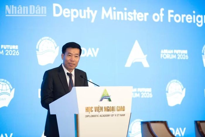 Thứ trưởng Ngoại giao Nguyễn Mạnh Cường phát biểu tại Diễn đàn Tương lai ASEAN 2026. (Ảnh: MINH DUY)