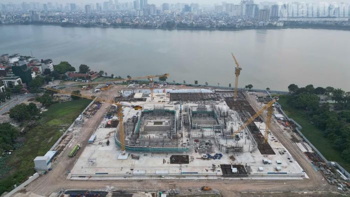Dự án Nhà hát Opera Hà Nội và Công viên Văn hóa-Nghệ thuật chuyên đề được triển khai trên diện tích khoảng 19,1ha, nằm ven Hồ Tây, với tổng mức đầu tư hơn 12.756 tỷ đồng từ nguồn vốn xã hội hóa.