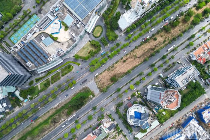 Dự án cũng bao gồm 7 nút giao khác mức tại các vị trí trọng điểm như Vành đai 2 nhánh phía tây, Vành đai trong, Phạm Hùng, Nguyễn Lương Bằng, Nguyễn Hữu Thọ, Quốc lộ 50 và Quốc lộ 1.