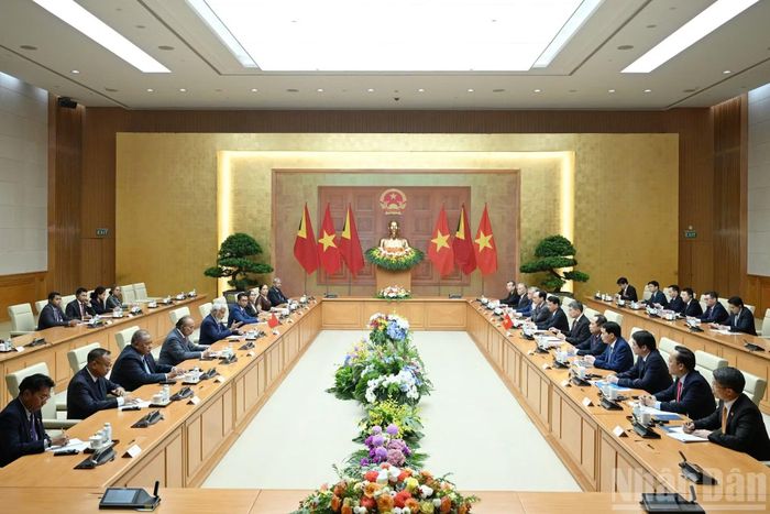 Quang cảnh hội đàm tại Trụ sở Chính phủ.