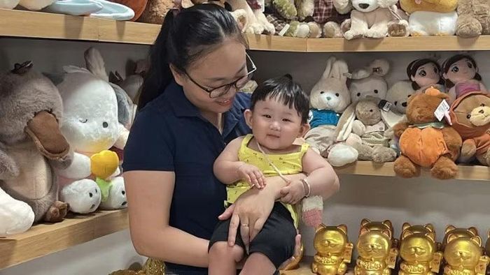 Chị Yến hạnh phúc khi chào đón con đầu lòng sau 7 năm hiếm muộn.