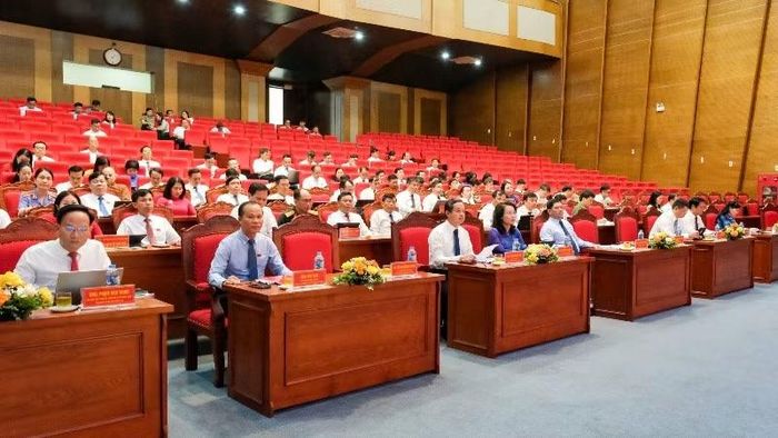 Các đại biểu tham dự kỳ họp.