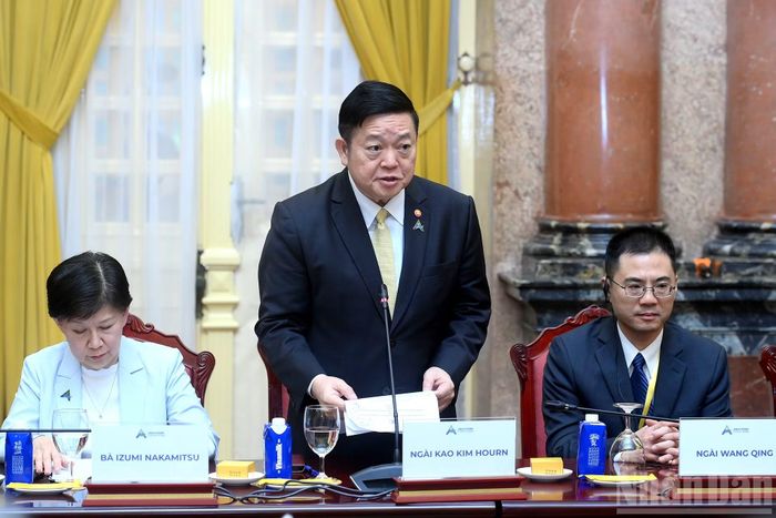 Đại biểu quốc tế phát biểu tại cuộc tiếp.