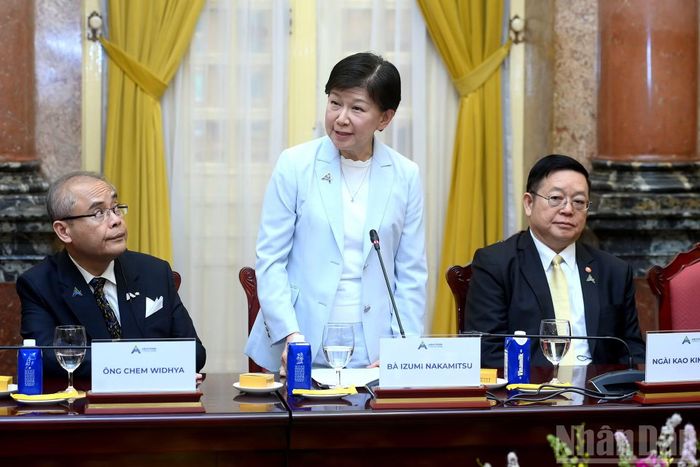  Đại biểu quốc tế phát biểu tại cuộc tiếp. 