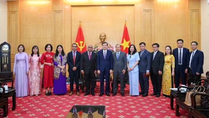 Giám đốc Học viện Chính trị quốc gia Hồ Chí Minh Đoàn Minh Huấn tiếp ông Estanislau da Conceição Aleixo Maria da Silva, Ủy viên Trung ương Đảng Mặt trận Cách mạng vì một Timor-Leste độc lập (Fretilin), nguyên Thủ tướng Timor-Leste. (Ảnh: THẾ ĐẠI)
