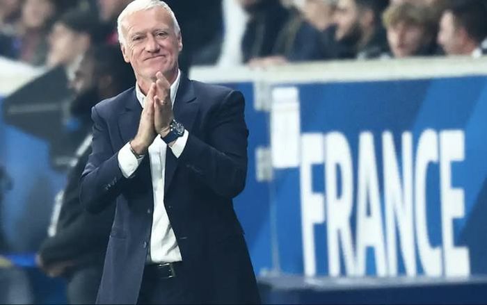 HLV Didier Deschamps được chào đón nồng nhiệt tại Lille