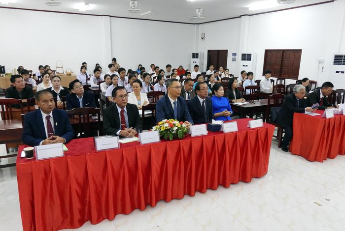 Đại biểu tham dự lễ khai giảng