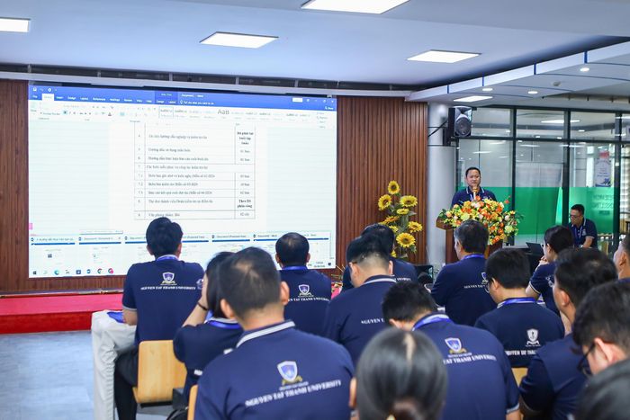 Trường ĐH Nguyễn Tất Thành xây dựng kế hoạch, phân công nhiệm vụ cụ thể cho từng cán bộ tham gia đoàn kiểm tra. Ảnh: NTCC