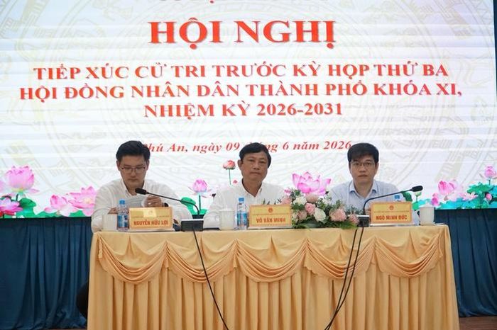 Các đại biểu thuộc tổ đại biểu số 2 HĐND TPHCM. Ảnh: NGUYỄN TIẾN