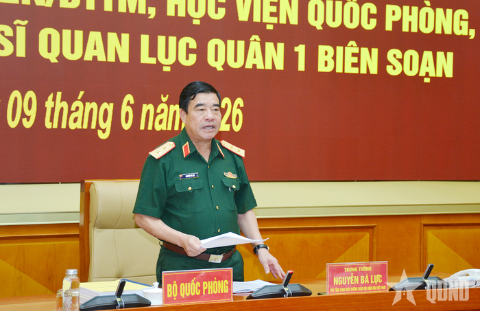 Trung tướng Nguyễn Bá Lực chủ trì hội nghị.