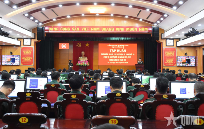  Toàn cảnh hội nghị tập huấn. 
