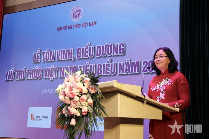 Đồng chí Bùi Thị Minh Hoài, Ủy viên Bộ Chính trị, Bí thư Trung ương Đảng, Chủ tịch Ủy ban Trung ương Mặt trận Tổ quốc Việt Nam phát biểu tại chương trình.