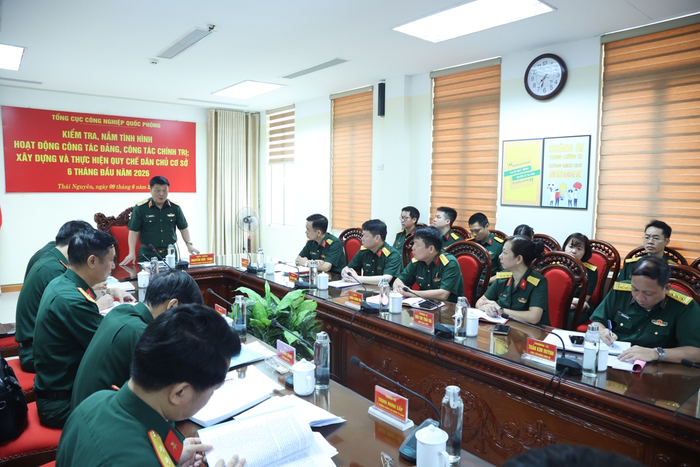 Thiếu tướng Nguyễn Đức Tăng, Ủy viên Thường vụ Đảng ủy, Phó chính ủy Tổng cục Công nghiệp Quốc phòng phát biểu tại buổi kiểm tra.