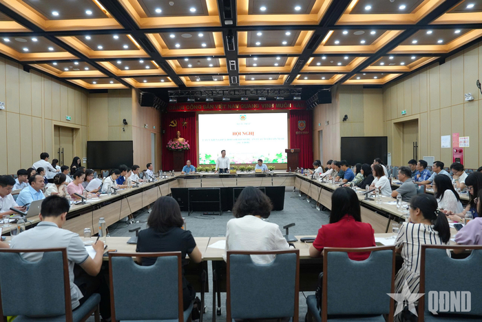 Quang cảnh cuộc họp. 