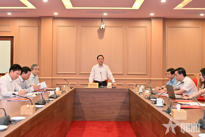 Đồng chí Trịnh Văn Quyết chủ trì hội nghị.