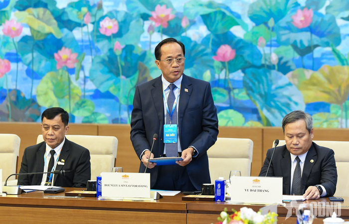 Chủ tịch Ủy ban chính quyền Louangphabang (Lào) Bounleua Sinxayvoravong phát biểu.