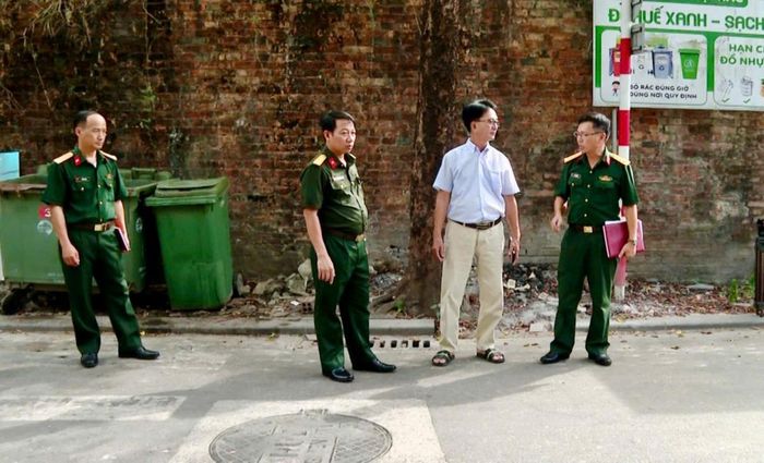 Bộ Chỉ huy Quân sự TP Huế khảo sát khu vực nghi có mộ tập thể liệt sĩ.