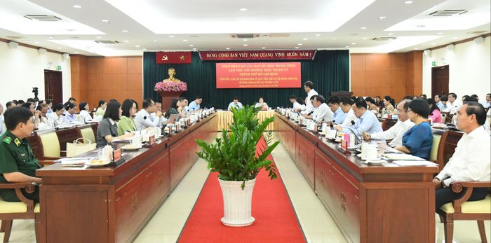 Đại diện các địa phương, sở ngành thành phố trao đổi với đoàn khảo sát