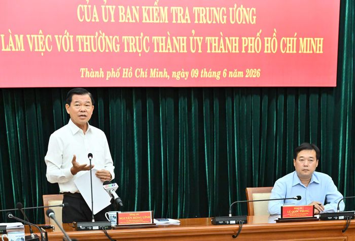  Phó Chủ nhiệm UBKT Trung ương Nguyễn Hồng Lĩnh phát biểu kết luận buổi làm việc. Ảnh: VIỆT DŨNG 