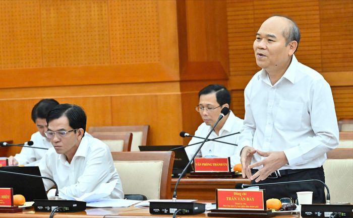  Phó Chủ tịch UBND TPHCM Trần Văn Bảy phát biểu tại buổi làm việc của Đoàn công tác UBKT Trung ương với Thường trực Thành ủy TPHCM. Ảnh: VIỆT DŨNG 