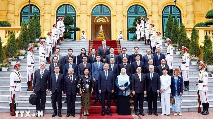 Tổng Bí thư, Chủ tịch nước Tô Lâm chụp ảnh lưu niệm cùng các đại biểu quốc tế tham dự Diễn đàn Tương lai ASEAN 2026. Ảnh: TTXVN