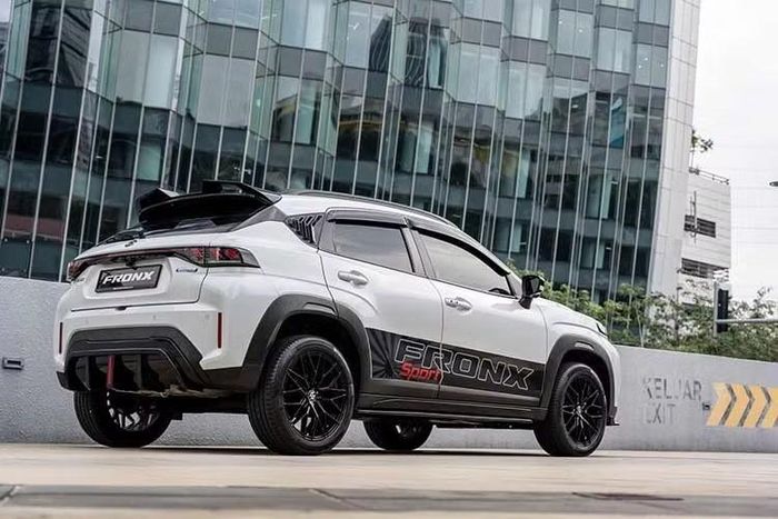 Suzuki Fronx Sport được nhập khẩu nguyên chiếc từ Indonesia. Tại Malaysia, xe có hai tùy chọn màu sơn gồm trắng Pearl Snow White phối đen Cool Black và đen Cool Black. Chế độ bảo hành áp dụng cho xe là 3 năm hoặc 100.000 km, trong khi pin hybrid được bảo hành 5 năm hoặc 100.000 km.